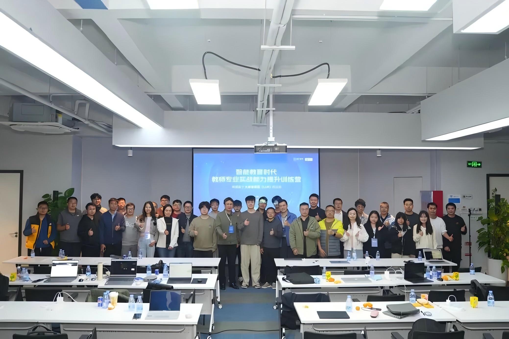 NVIDIA DLI 授权“AI 实战训练营”圆满落幕！图灵智新双城联动，线上线下引爆LLM开发热潮权威赋能！